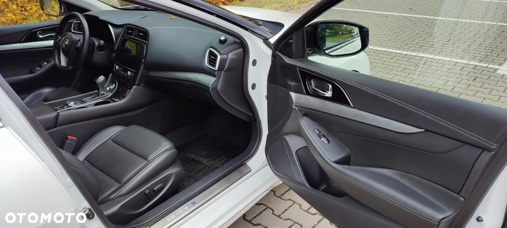 Nissan Maxima - 18