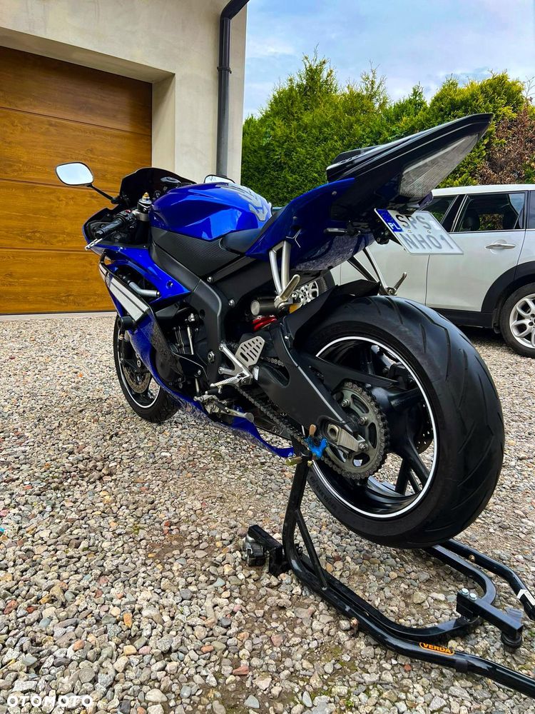 Yamaha R6 - 6