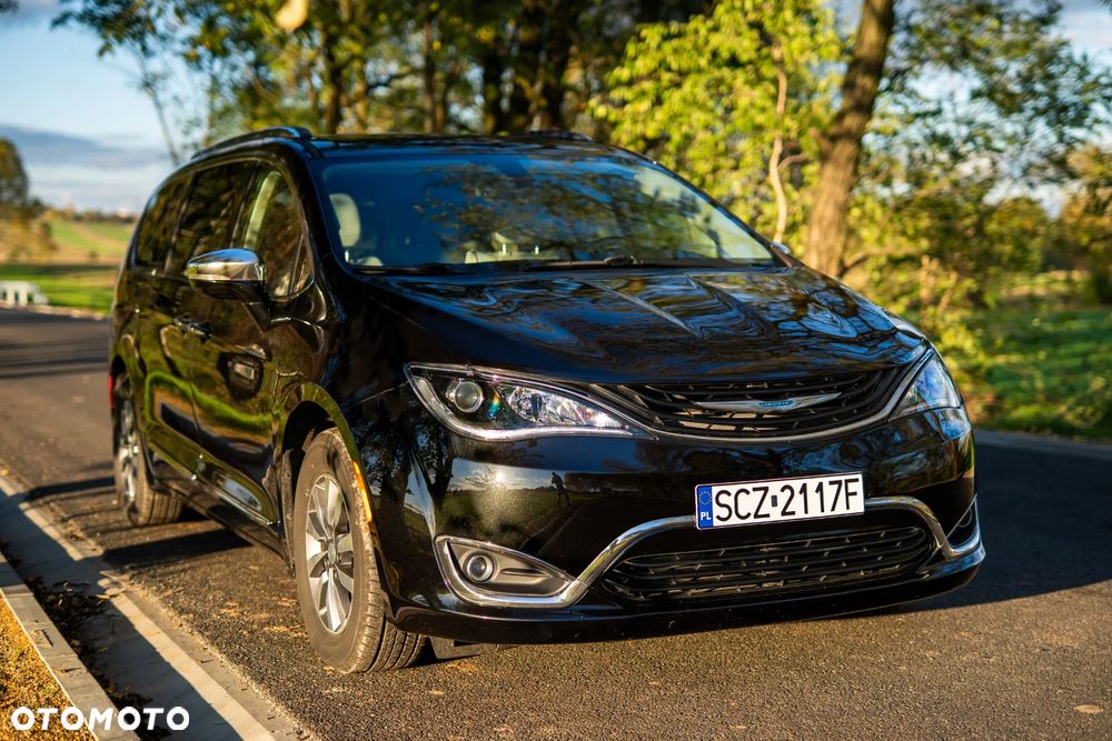 Chrysler Pacifica - 1