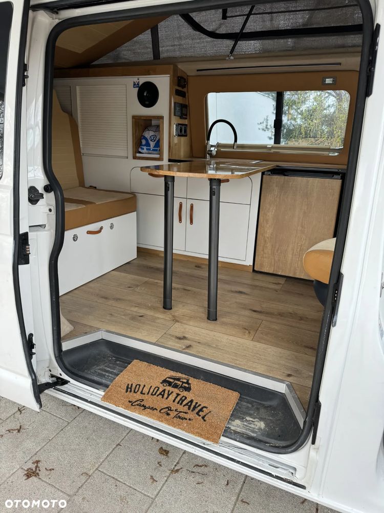Volkswagen T5 Campervan - 15