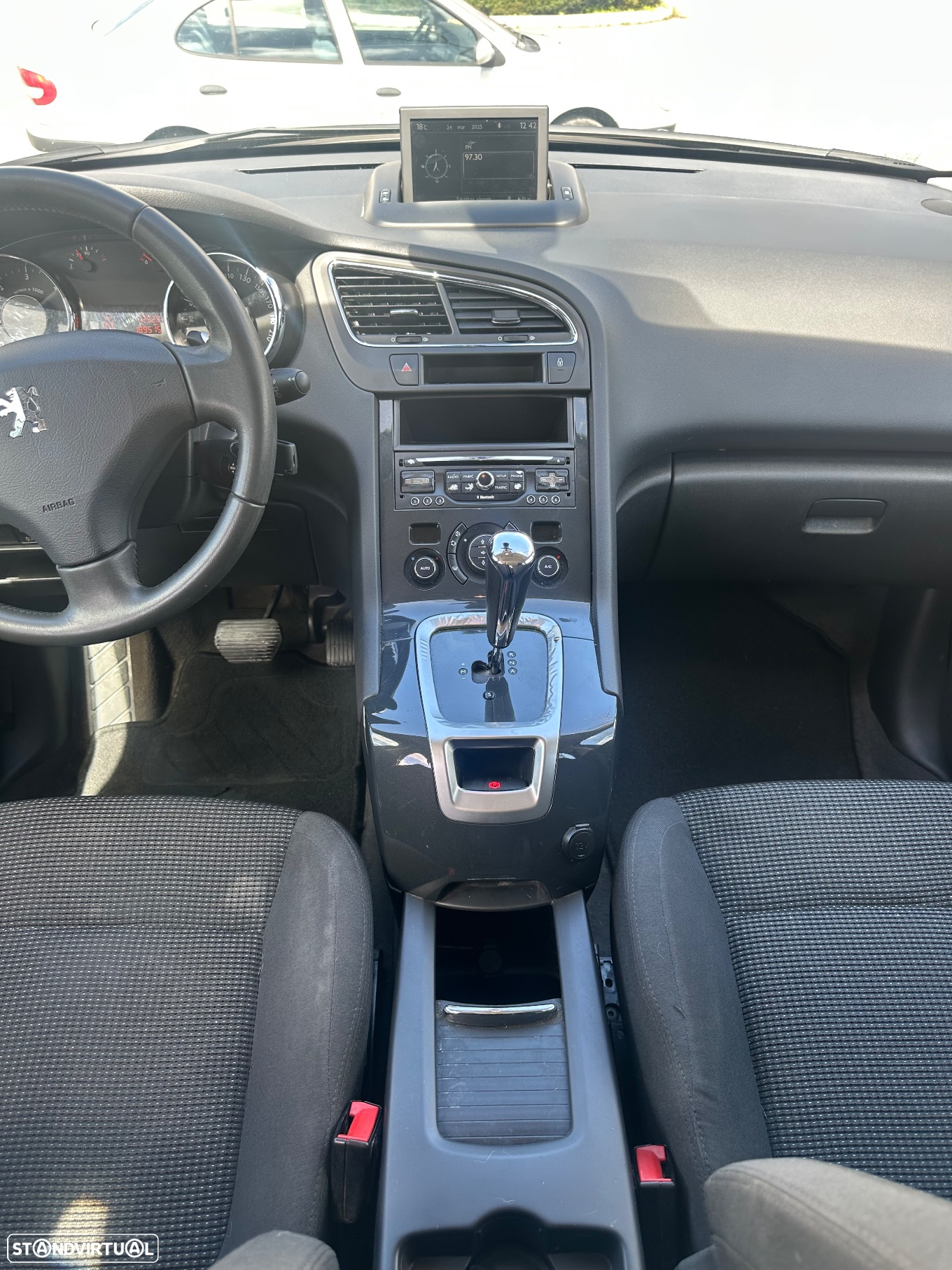 Peugeot 5008 1.6 E-HDi 7L SE Style 2-Tronic 113g - 23