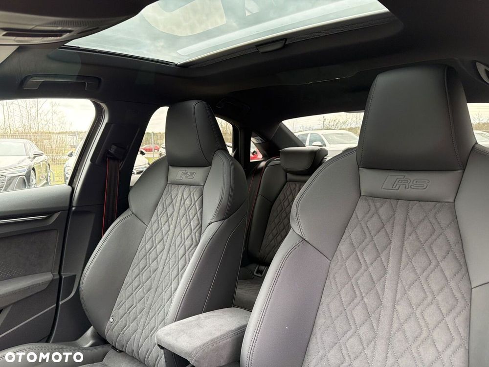 Audi RS3 Limousine - 11