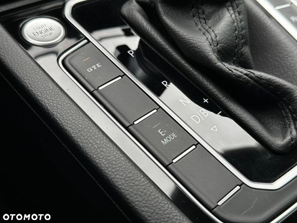 Volkswagen Passat - 16