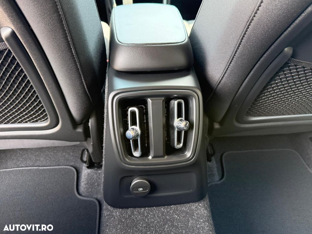 Volvo XC 40 T5 Twin Engine DKG Momentum Pro - 25