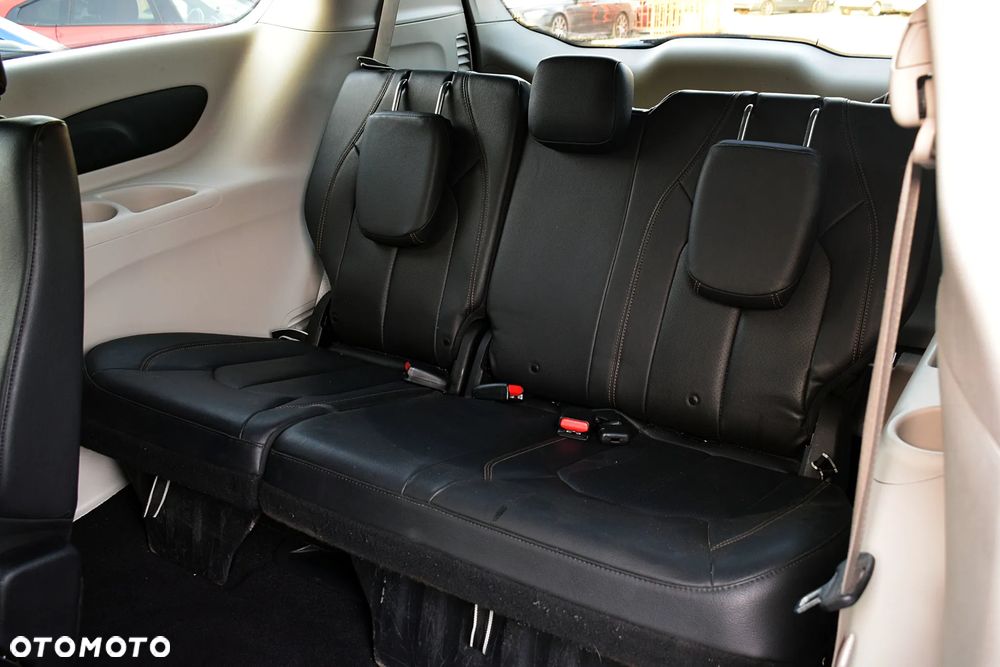 Chrysler Pacifica - 7