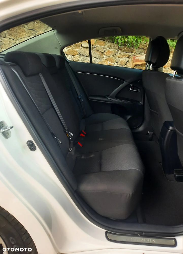 Toyota Avensis 1.8 Executive - 11