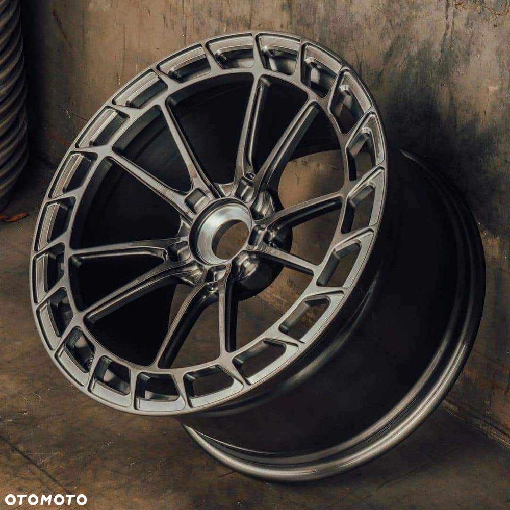 Jeep Grand Cherokee - 24