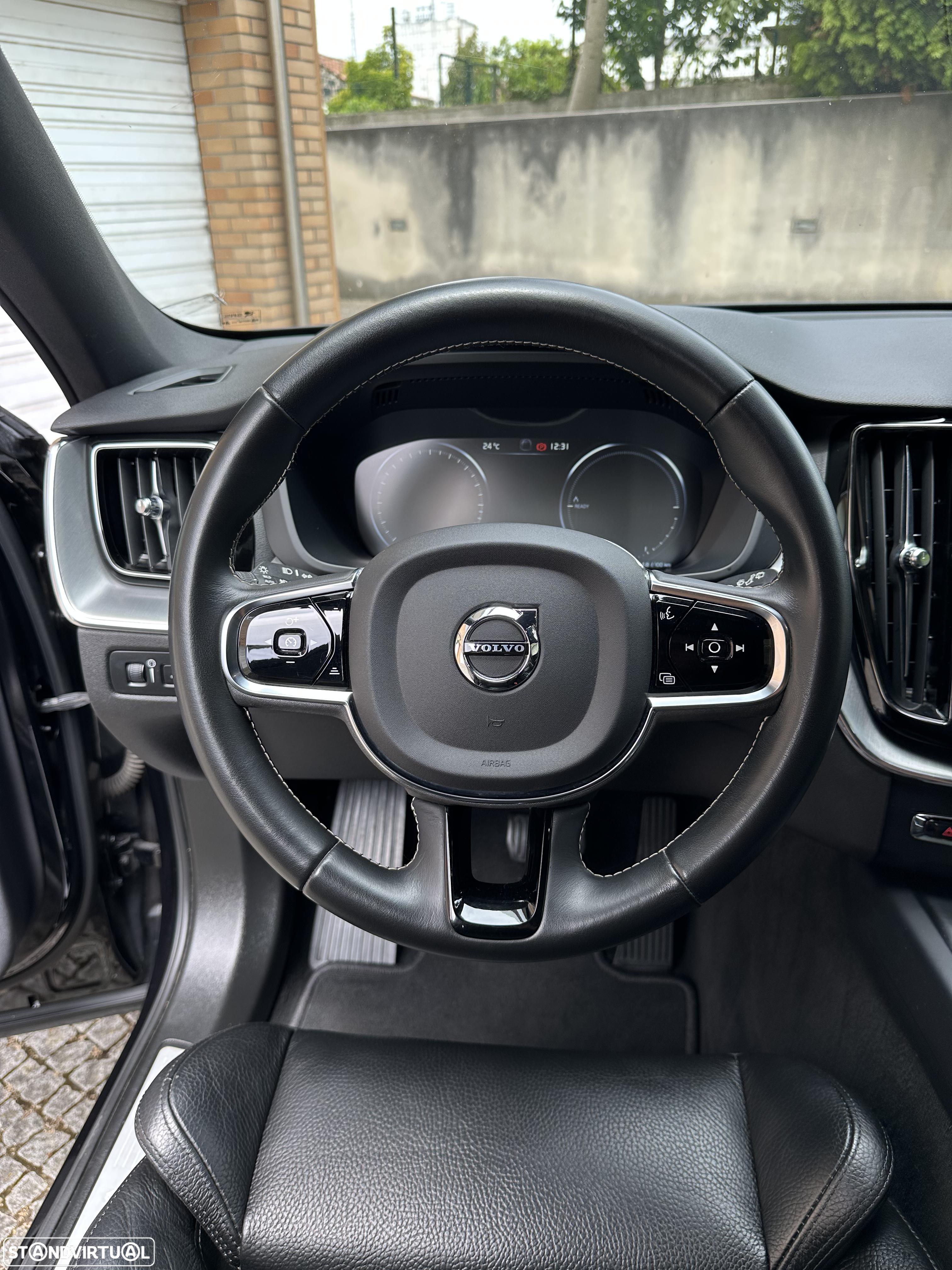 Volvo XC 60 2.0 T8 PHEV Momentum Plus AWD - 11