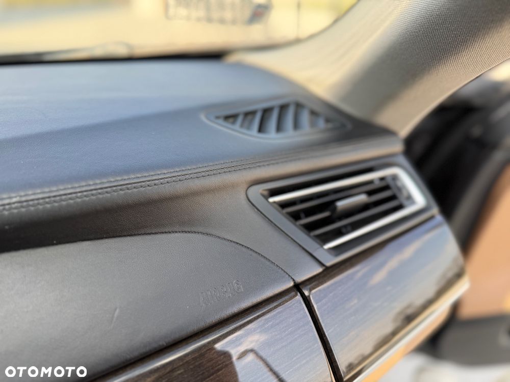 BMW Seria 7 750Li xDrive - 21