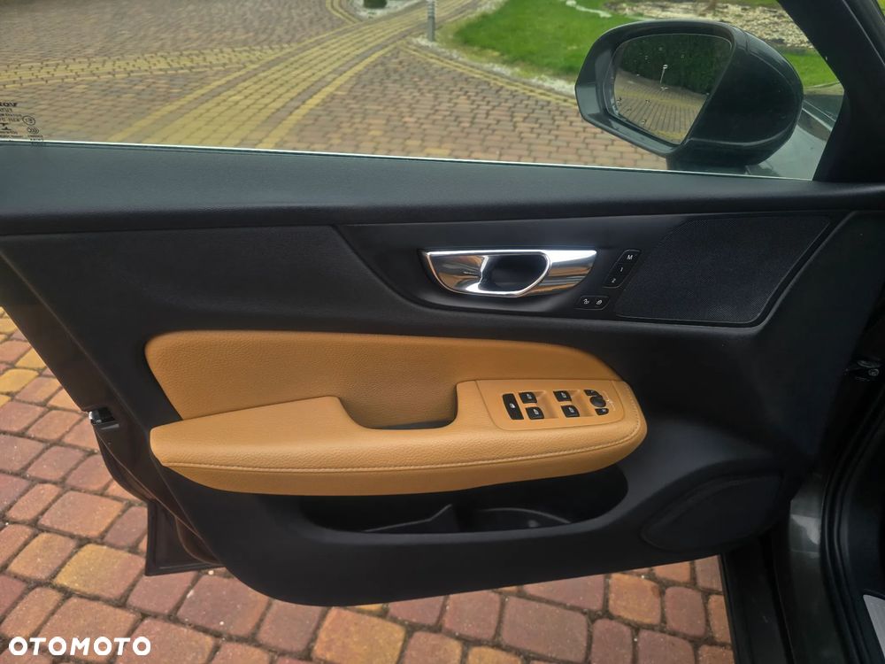 Volvo V60 T8 AWD Plug-In Hybrid Inscription - 32