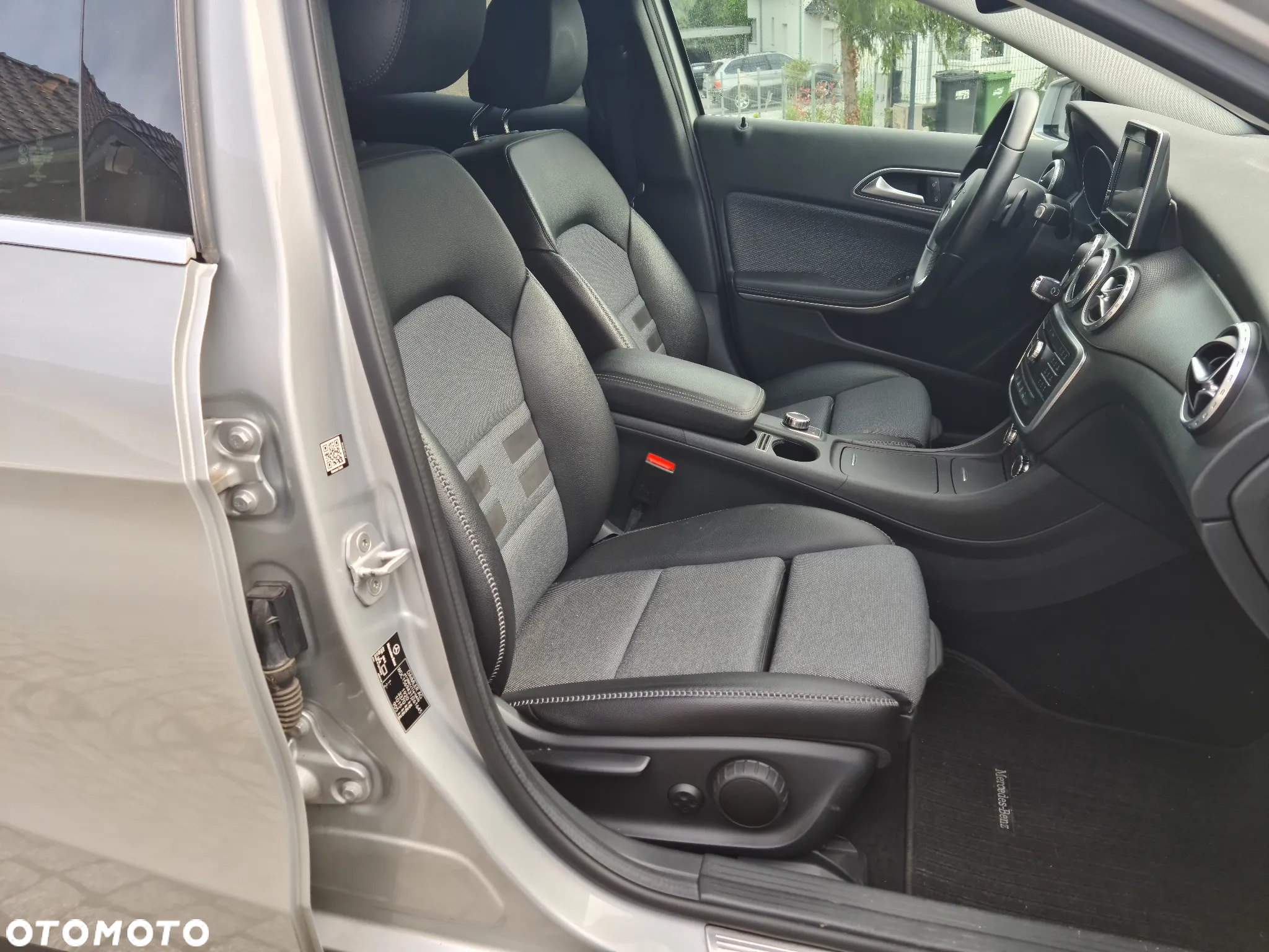 Mercedes-Benz GLA - 36