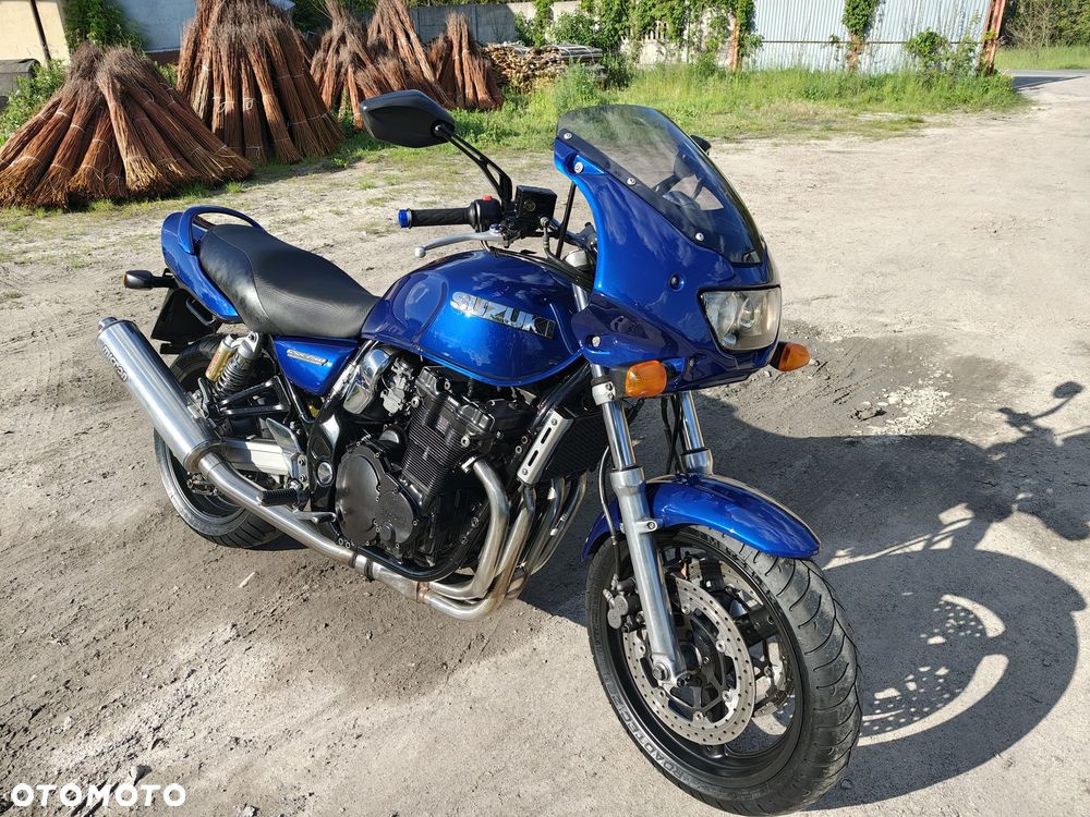 Suzuki GSX - 12
