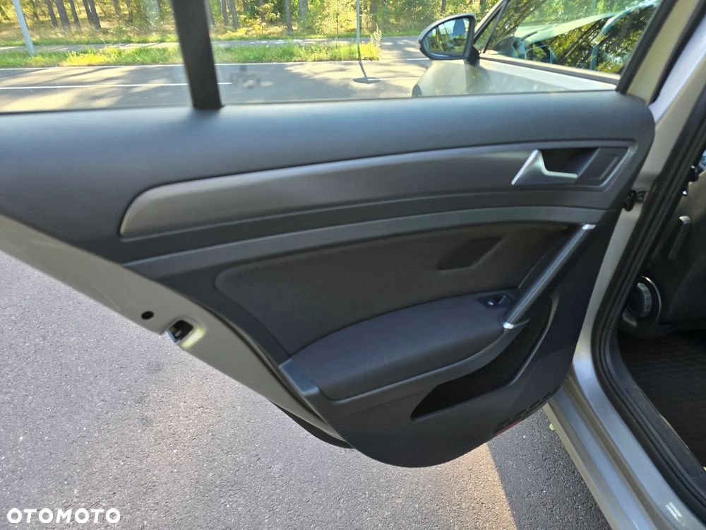 Volkswagen Golf VII 1.6 TDI BMT Comfortline - 23