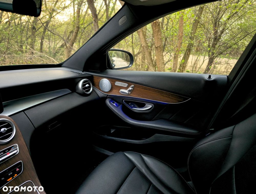 Mercedes-Benz Klasa C 300 9G-TRONIC AMG Line - 18