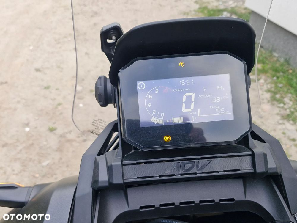 Honda ADV350 - 4