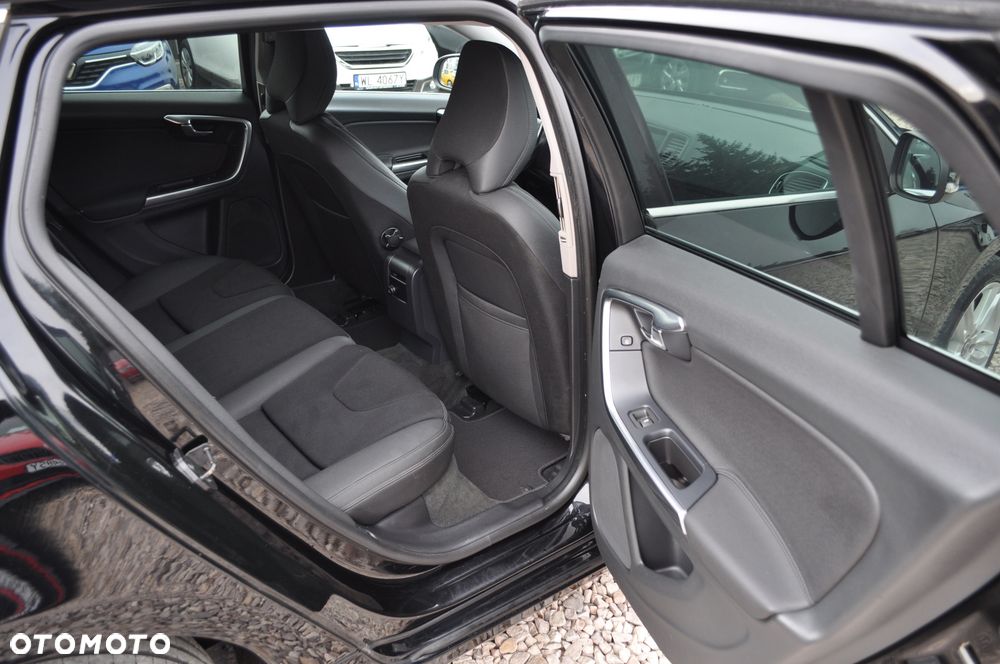 Volvo V60 D4 Geartronic Momentum - 18
