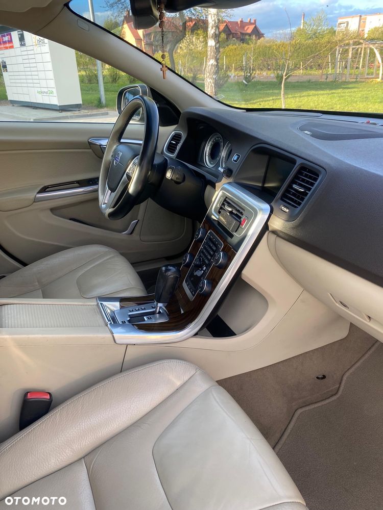 Volvo V60 D5 AWD Summum - 14