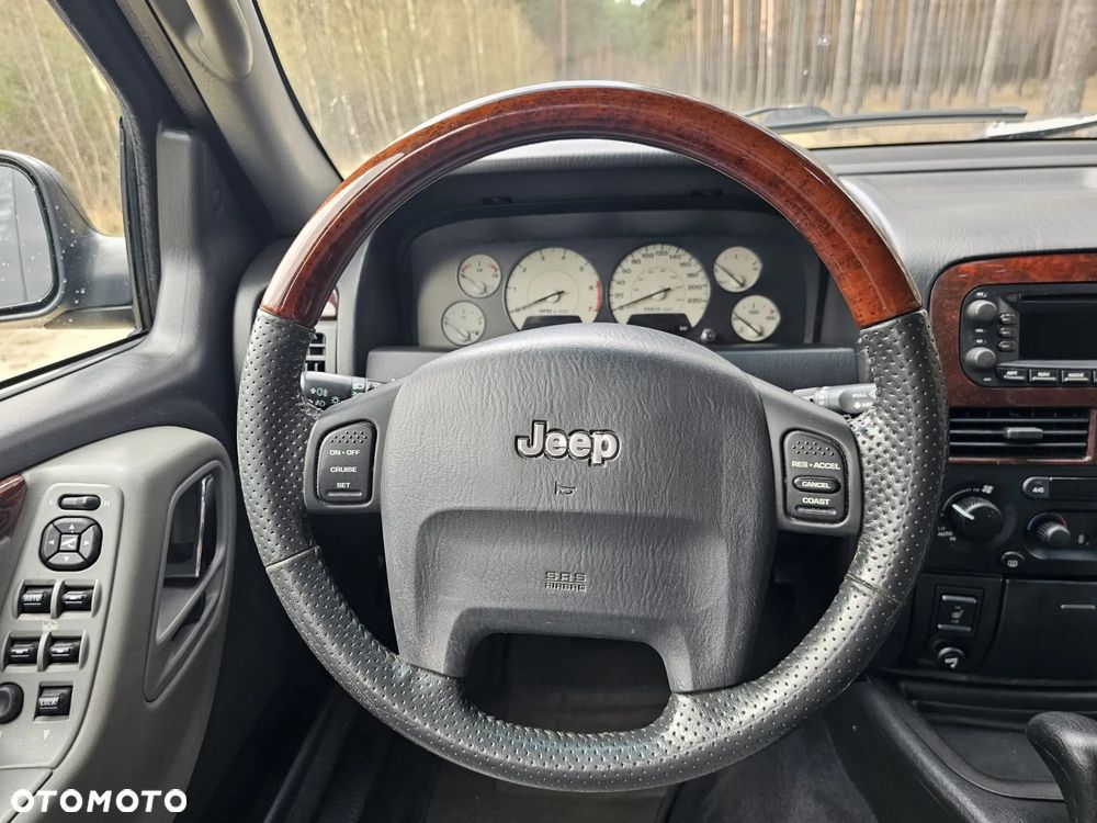 Jeep Grand Cherokee - 34