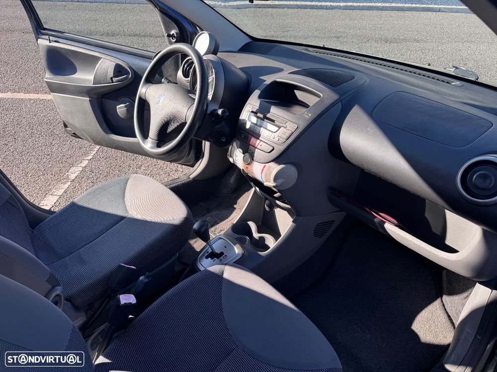 Peugeot 107 1.0 Trendy 2 Tronic - 16