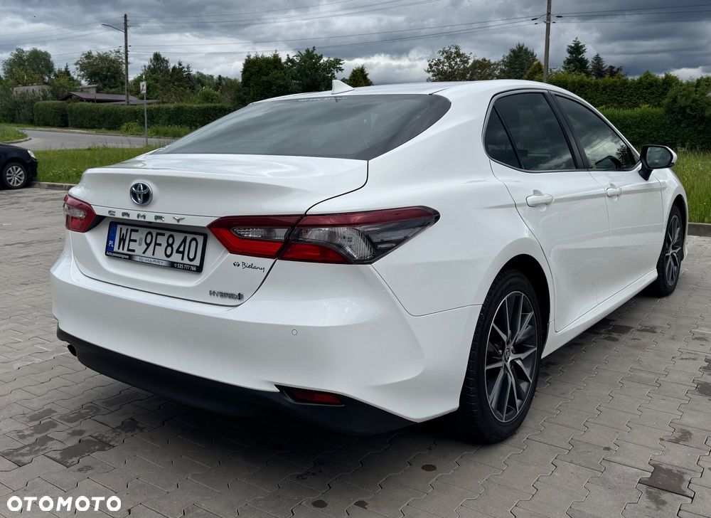 Toyota Camry - 10