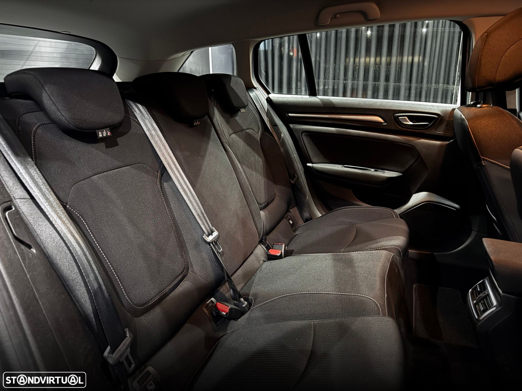 Renault Mégane Sport Tourer 1.6 E-Tech Plug-In Zen - 33