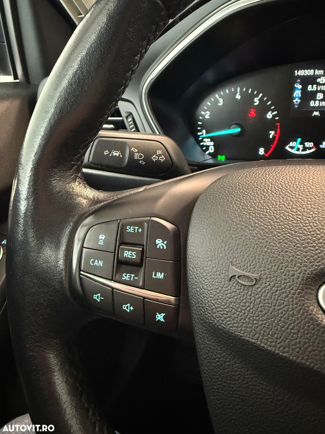 Ford Focus 1.0 EcoBoost MHEV Titanium - 28