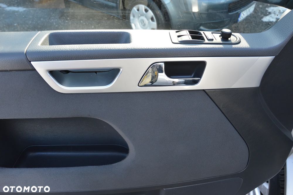Volkswagen Multivan - 18