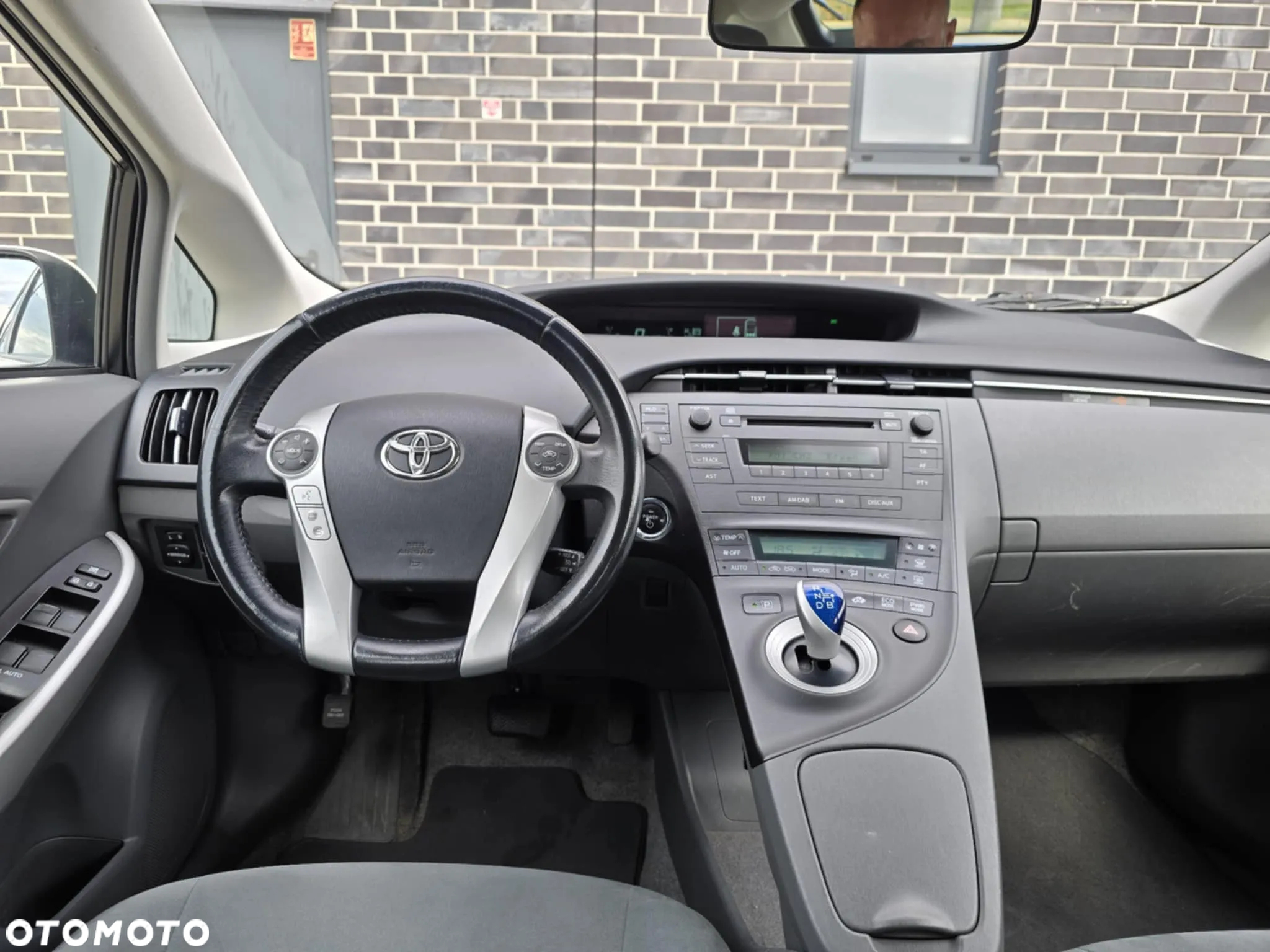Toyota Prius (Hybrid) Executive - 29