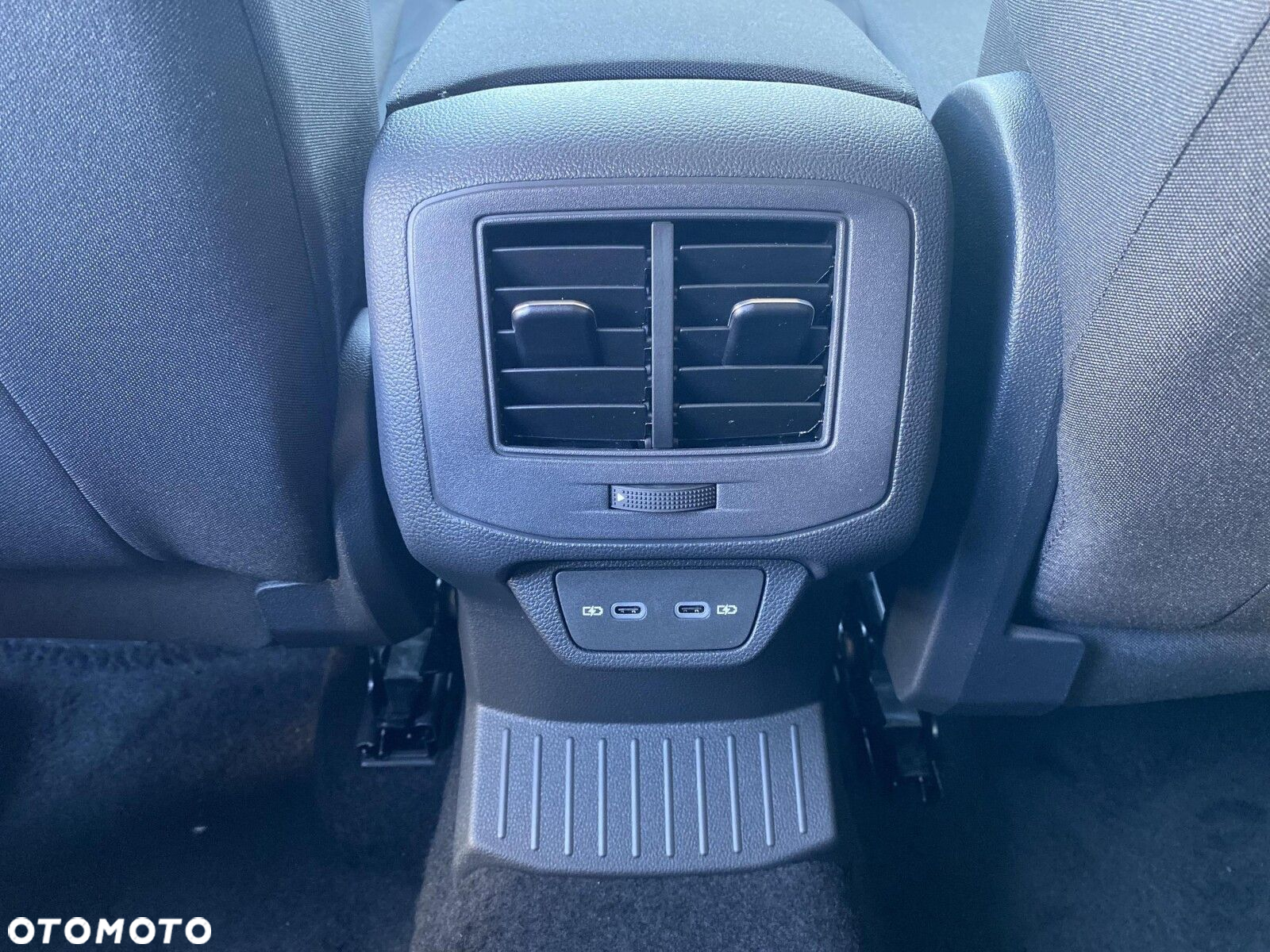 Volkswagen T-Roc - 21