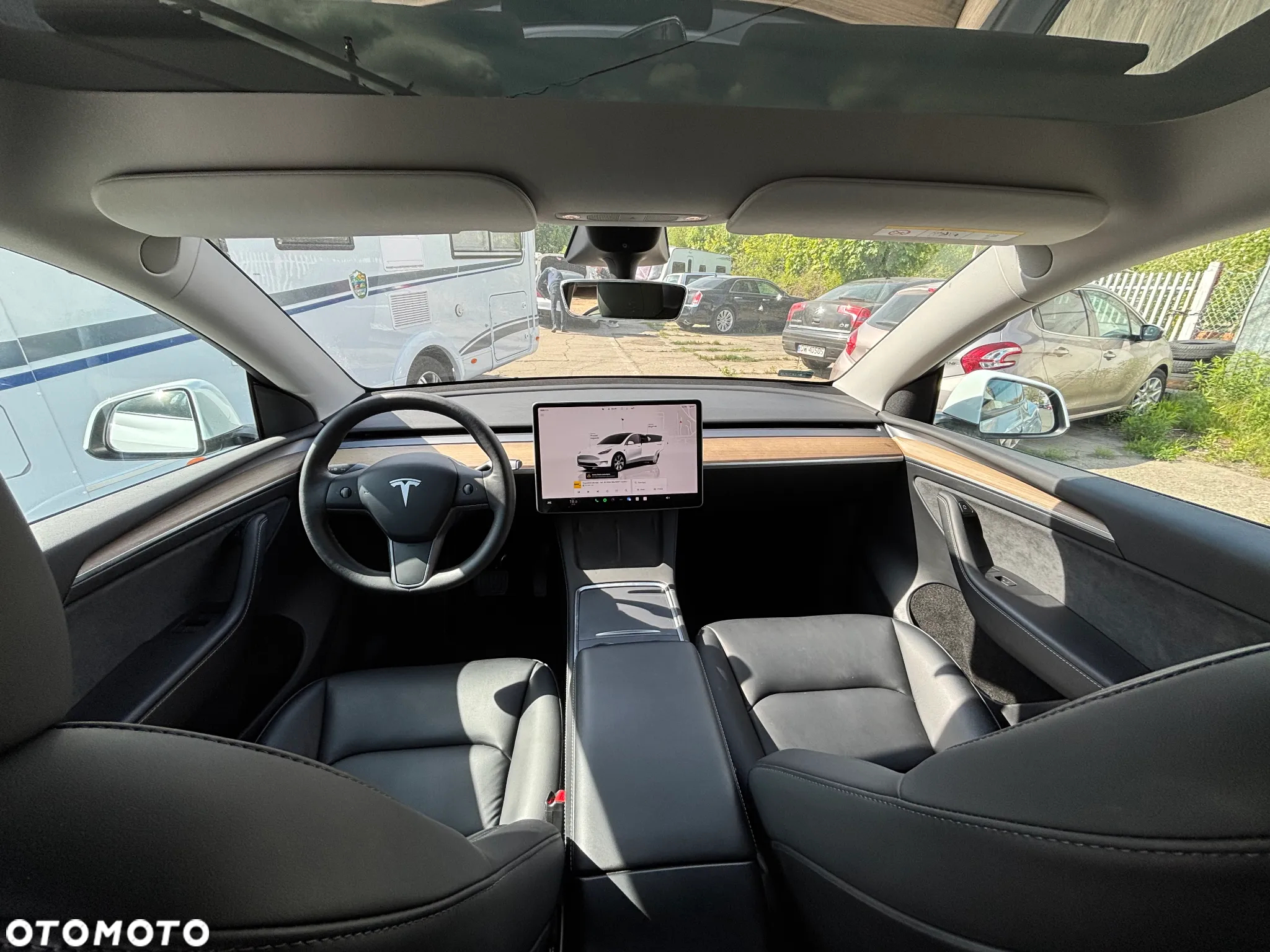 Tesla Y Long Range AWD - 14