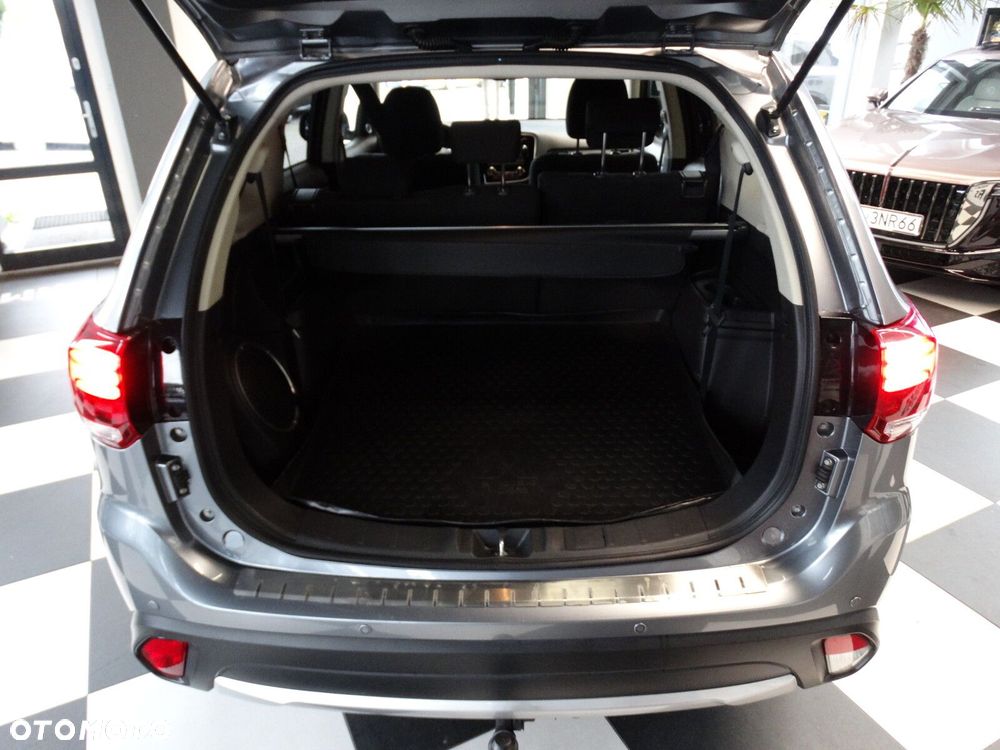 Mitsubishi Outlander - 10