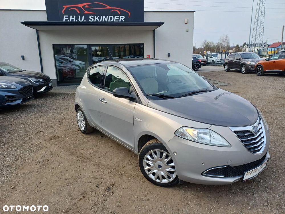 Lancia Ypsilon 1.2 8V Platino (4 os.) - 1