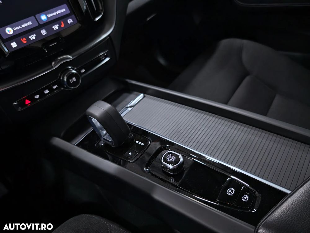 Volvo XC 60 B4 MHEV Momentum Pro - 22