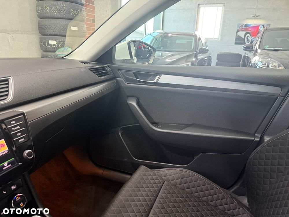 Skoda Superb 2.0 TDI DSG Premium Edition - 26