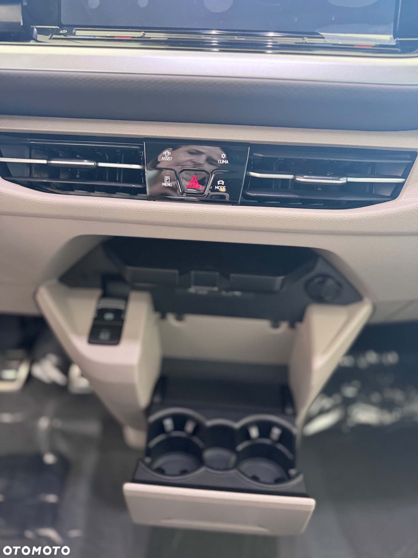 Volkswagen Multivan 2.0 TDI L2 Style DSG - 11