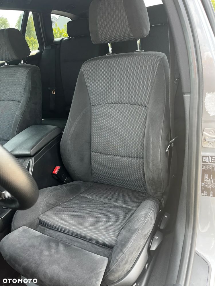 BMW Seria 3 318d Touring Sport Line - 12