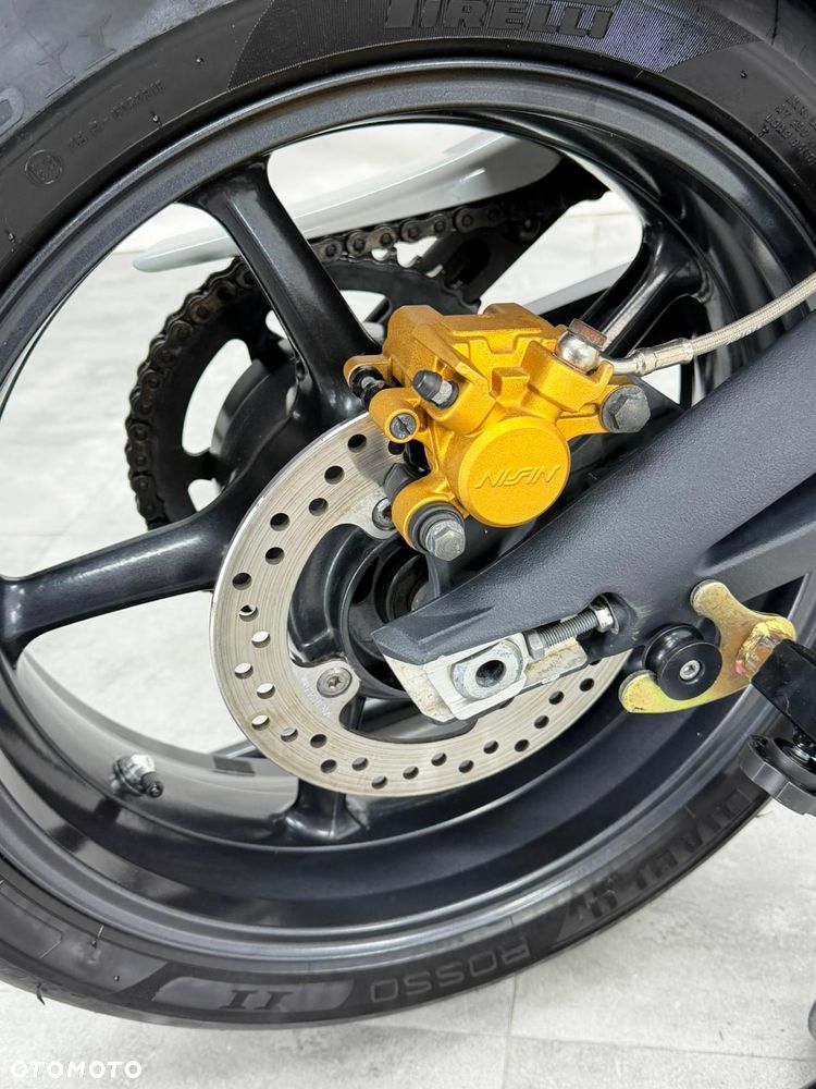 Triumph Street Triple - 22