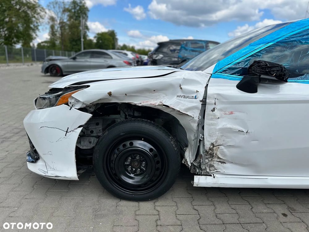 Toyota Camry - 4