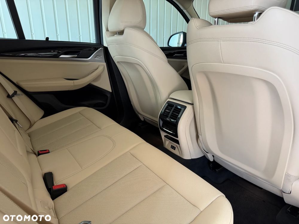 BMW X3 xDrive30e - 27