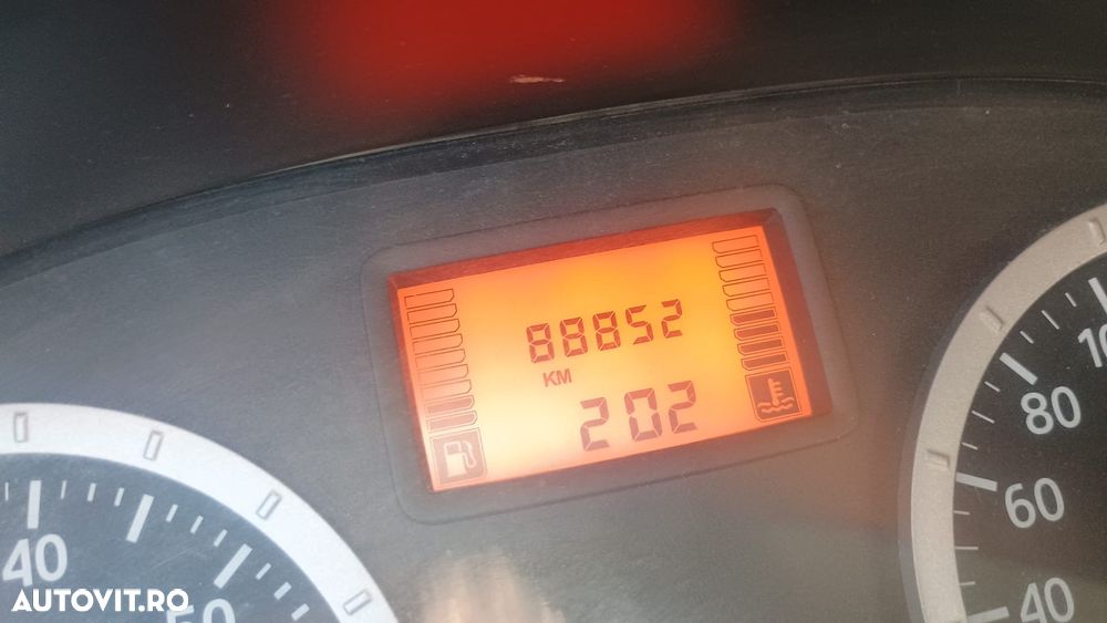 Dacia Logan 1.6 16V Preference - 9