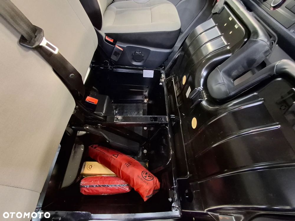 Volkswagen Transporter T6 Doka Dubel Kabina Brygadówka 6 Miejsc Klimatyzacja Tempomat Hak Aluminiowe Burty Światła Dzienne Halogeny Webasto 2016 Rok Euro 6 - 23