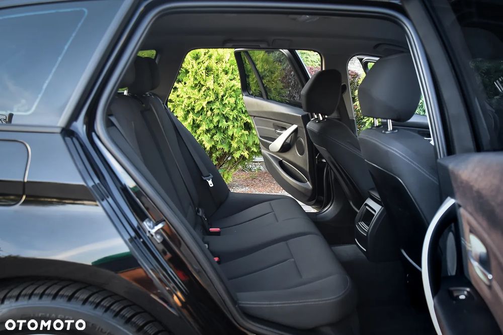 BMW Seria 3 318d Sport Line - 24