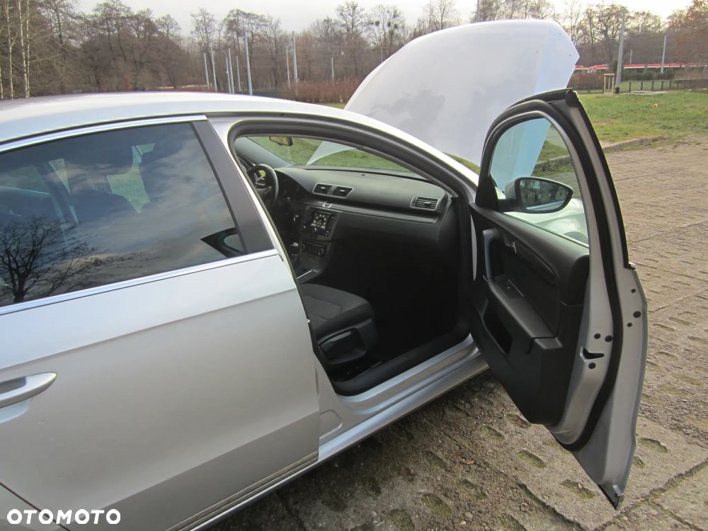 Volkswagen Passat 2.0 TDI DPF Comfortline - 19