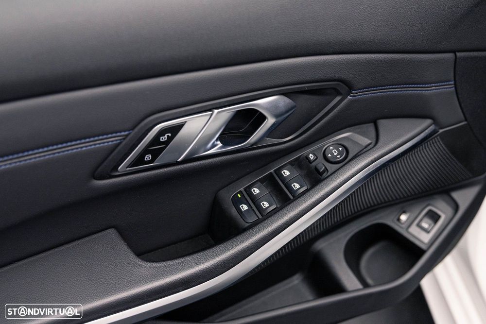 BMW 330 e Pack Desportivo M Auto - 44