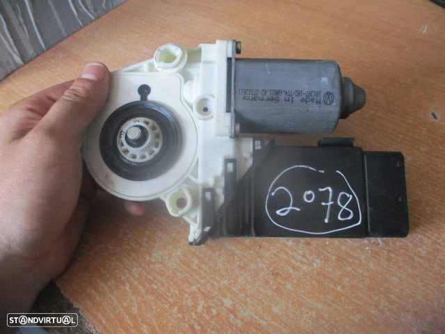 Motor Elevador Vidro 1C1959801A VW GOLF 4 2002 1.4I 75CV 5P CINZA FE VW GOLF 4 2001 1.6I 105CV 3P VERDE ESCURO - 4