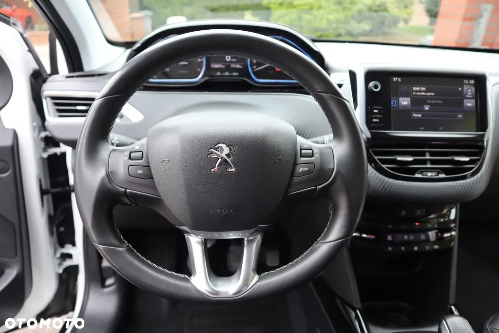 Peugeot 2008 1.2 Pure Tech Allure S&S - 15