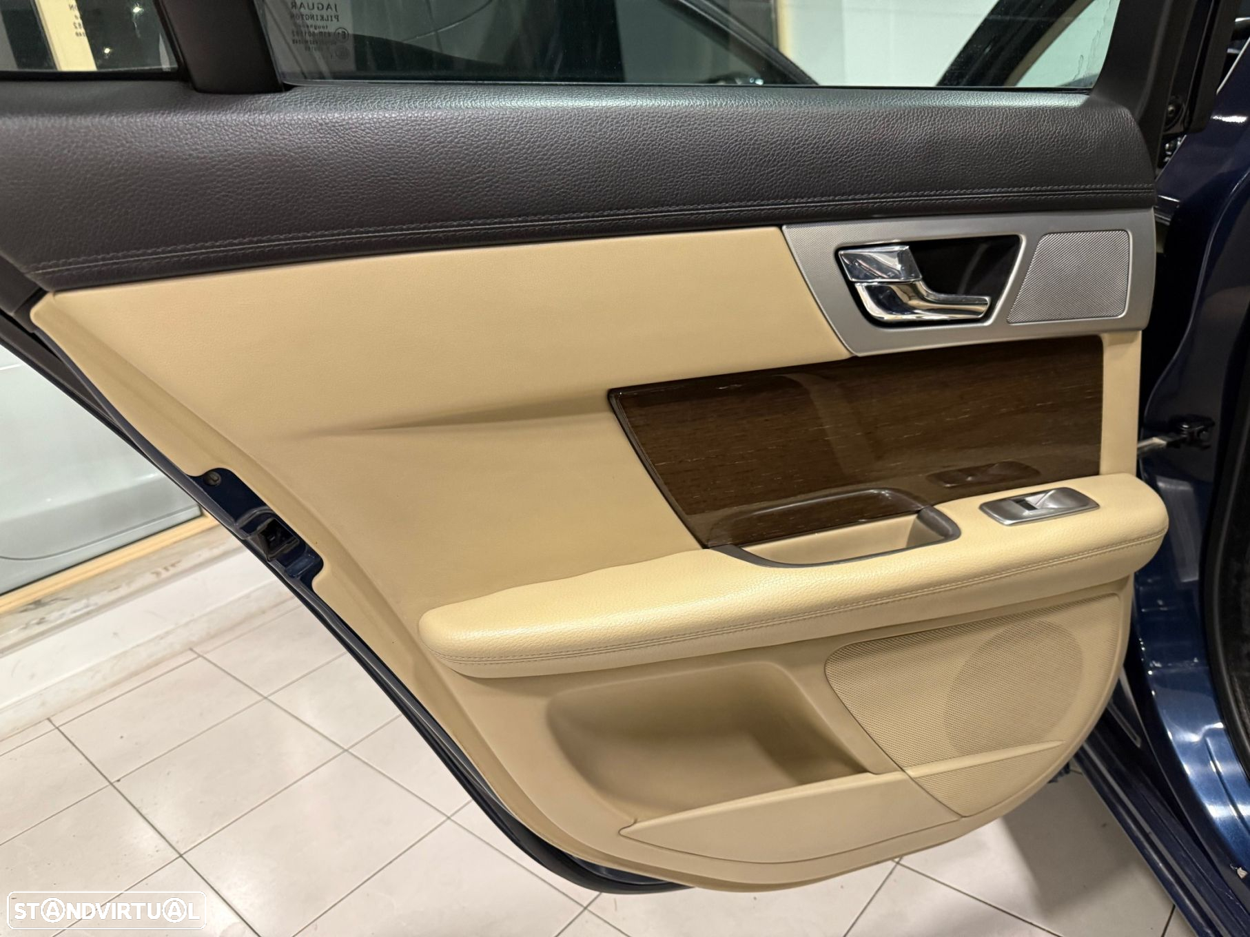 Jaguar XF 2.2 D Premium Luxury - 24