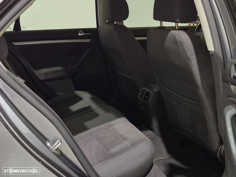 VW Jetta 1.6 FSi Confortline - 26