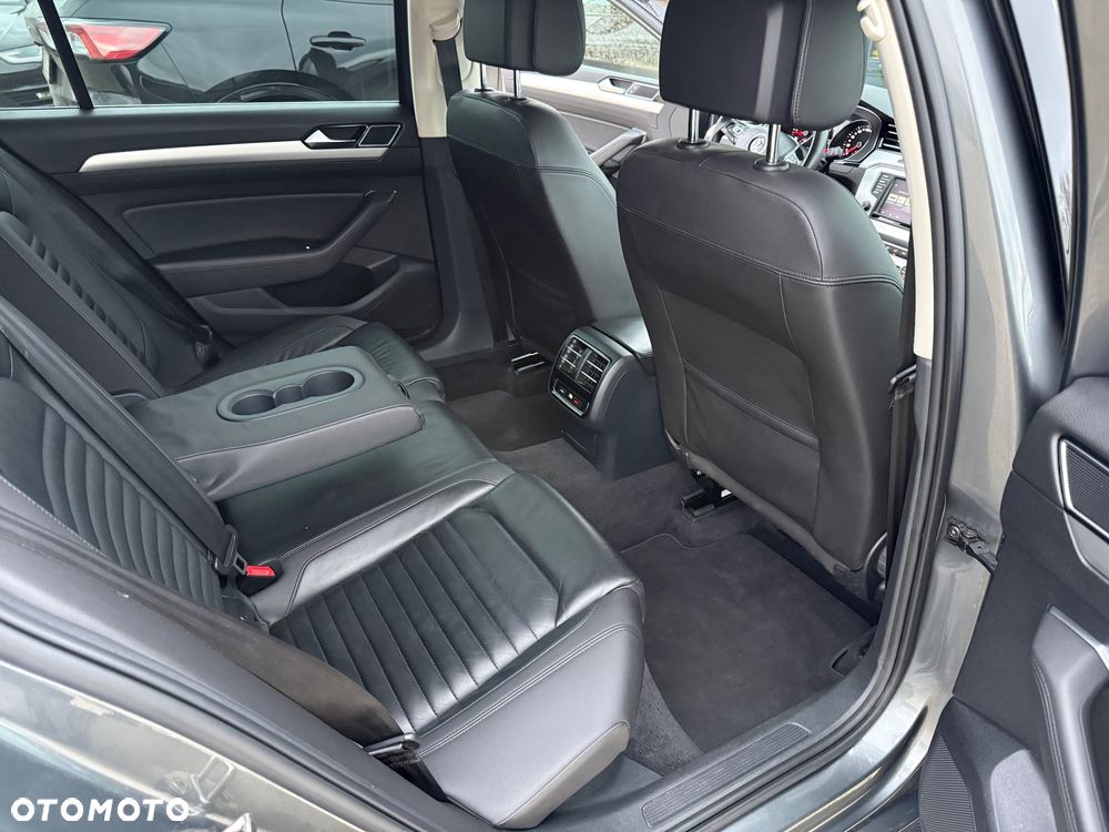 Volkswagen Passat 2.0 TDI (BlueMotion Technology) Highline - 35