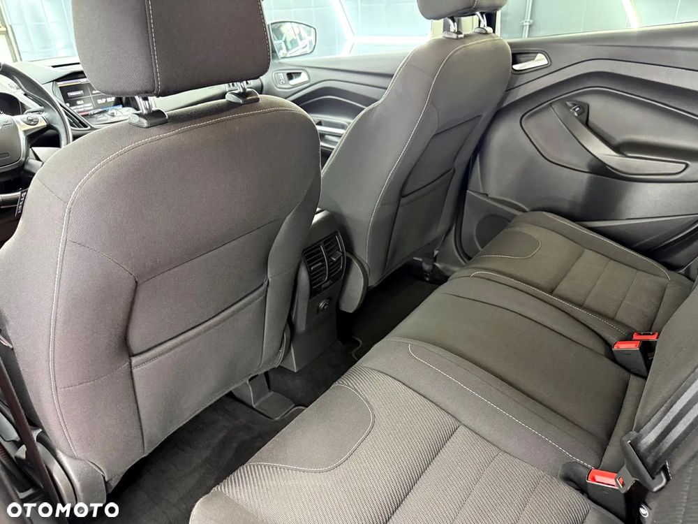 Ford Kuga 1.5 EcoBoost 2x4 Titanium - 25